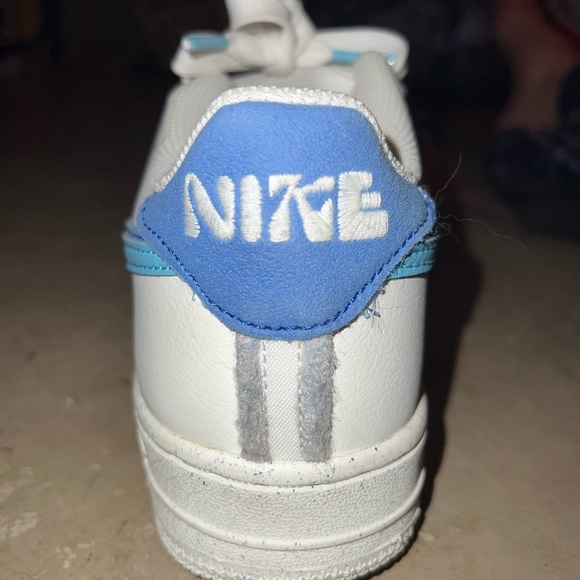 Nike Air Force - Picture 2 of 5